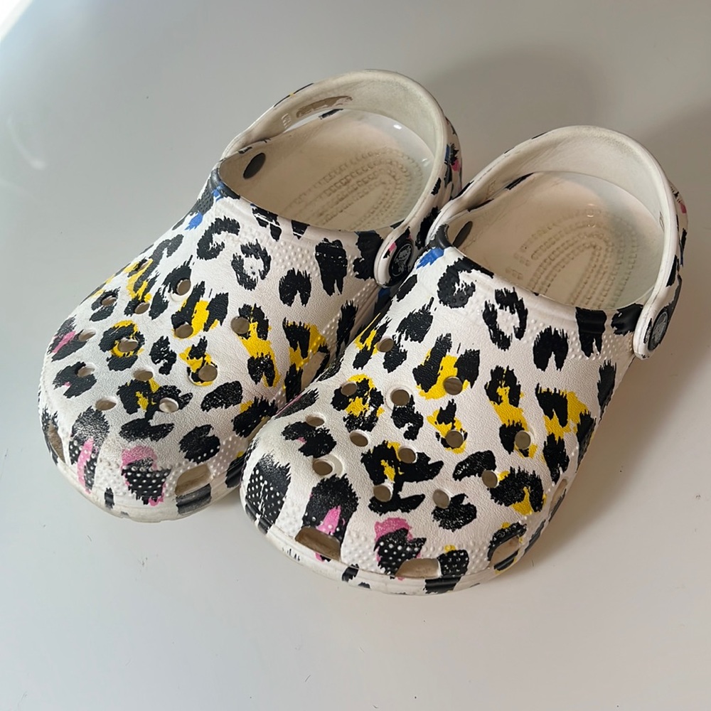Crocs leopard print clogs